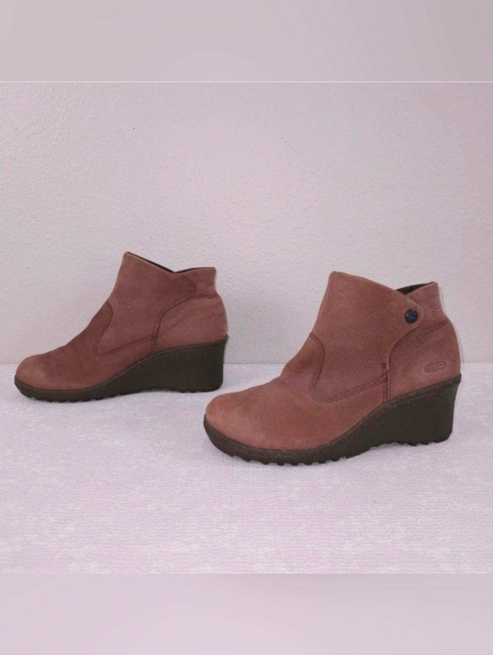KEEN Akita Wedge Heeled Ankle Booties US 8.5
